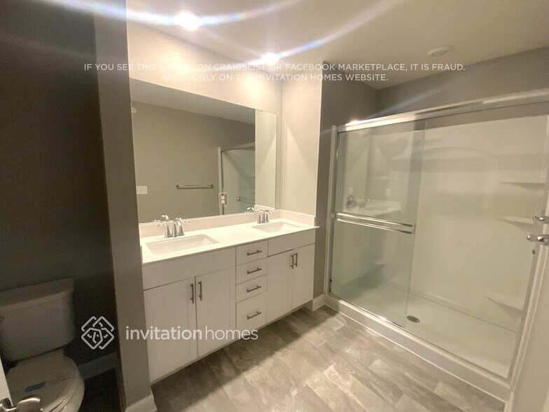 Building Photo - 16700 Dunkirk Cir N