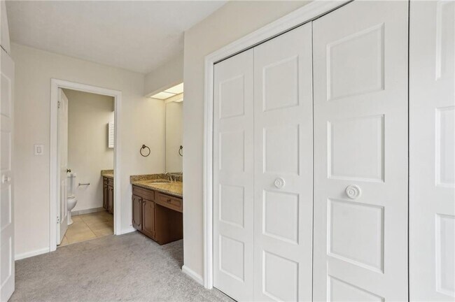 Building Photo - 419 The North Chace