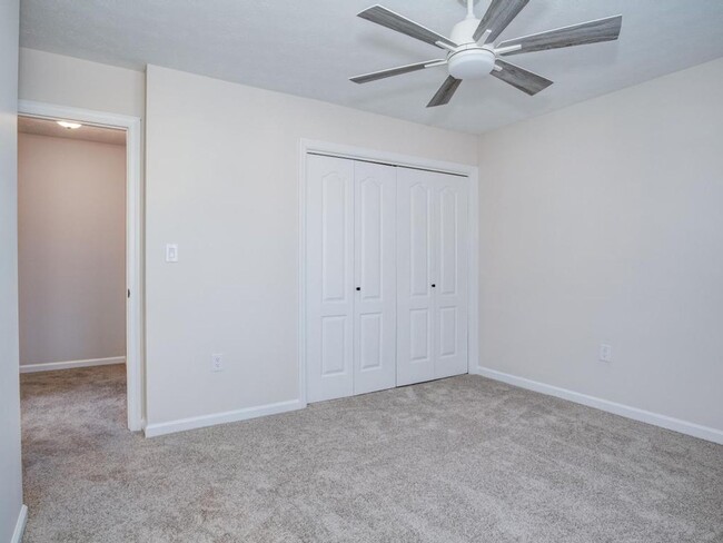 Building Photo - 2 Bedroom 1.5 Bath Renovated Condo Downtow...