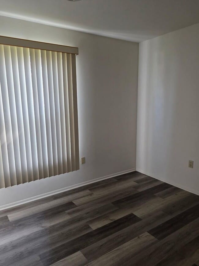 Building Photo - Ranch in Bear/Newark Area