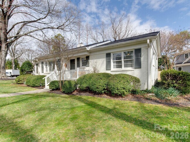 Building Photo - 3221 Sunset Dr