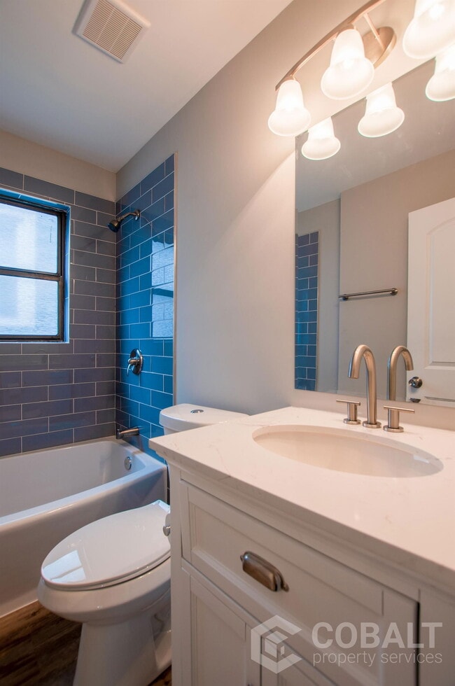 Building Photo - 886 St Charles Ave NE