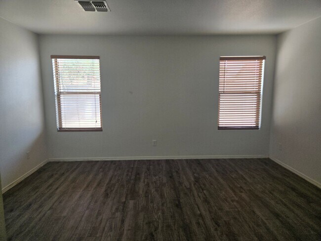 Building Photo - 3 bed, 2 bath in Surprise