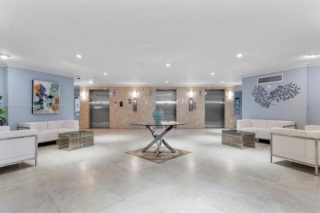 Building Photo - 600 Parkview Dr