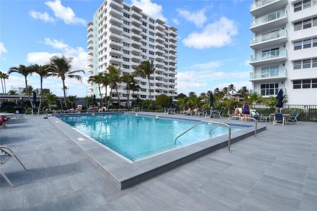 Building Photo - 1620 N Ocean Blvd