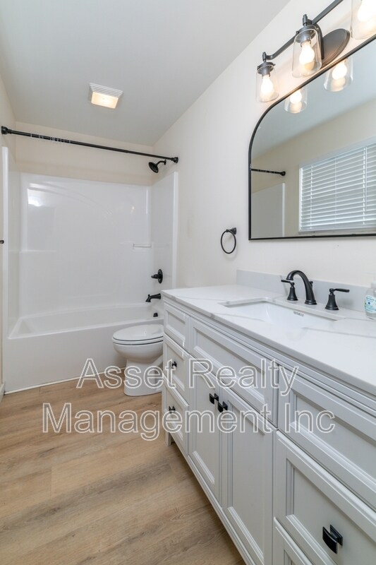 Building Photo - 205 Kingwood Rd