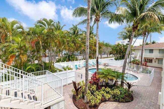 Building Photo - 1900 NE 46th St