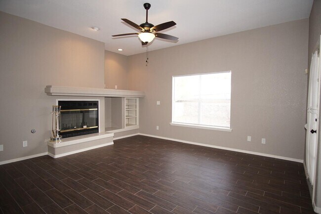 Building Photo - 6525 Brisa Del Mar Dr