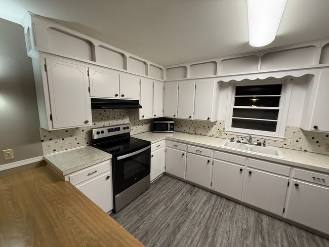 Building Photo - Single family home for rent close to hospital and I-29