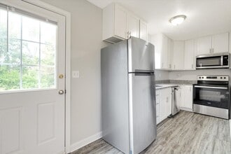 Building Photo - Two bedroom Townhome bath and half.  Washer and Dryer Connections