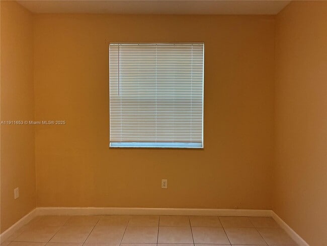 Building Photo - 1536 SE 25th St