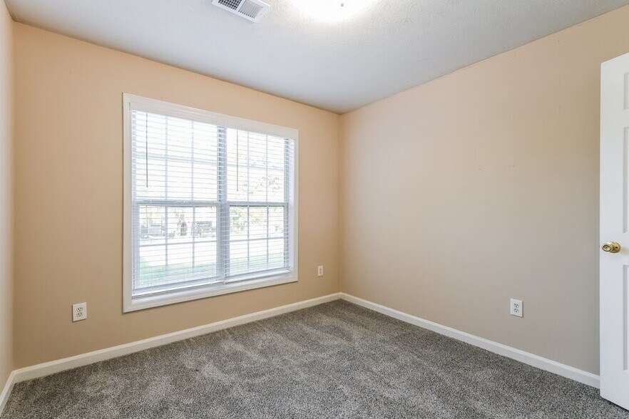 Building Photo - 5400 Princeton Oaks Dr
