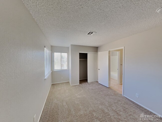 Building Photo - 5848 Goodsprings Ct