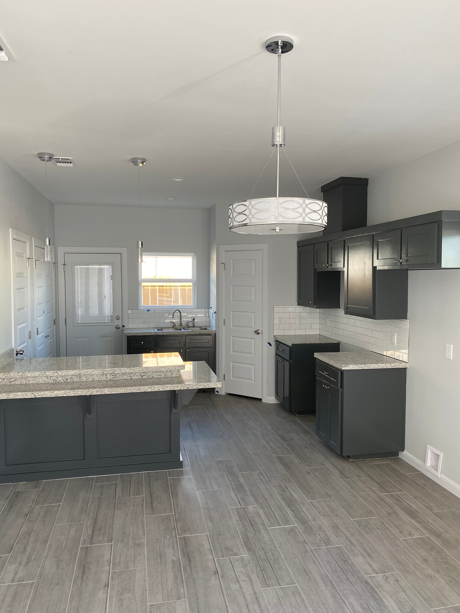 New modern design - 413 Peabody Ave