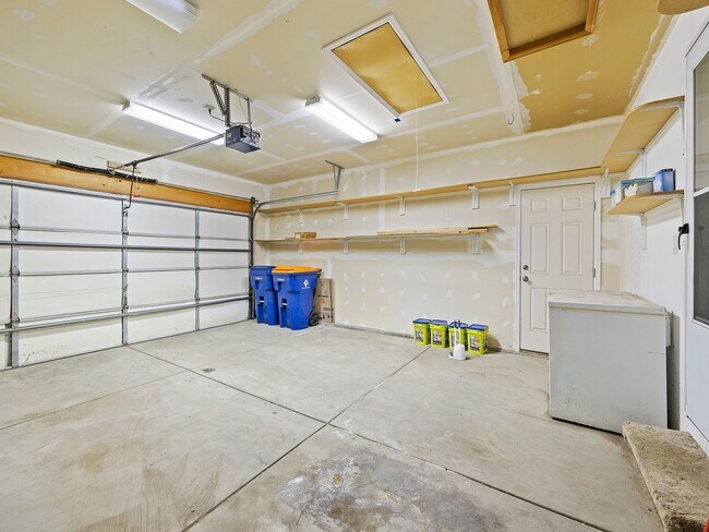 Building Photo - Beautiful 3-Bed Ranch Near Parks, Shops & Dining