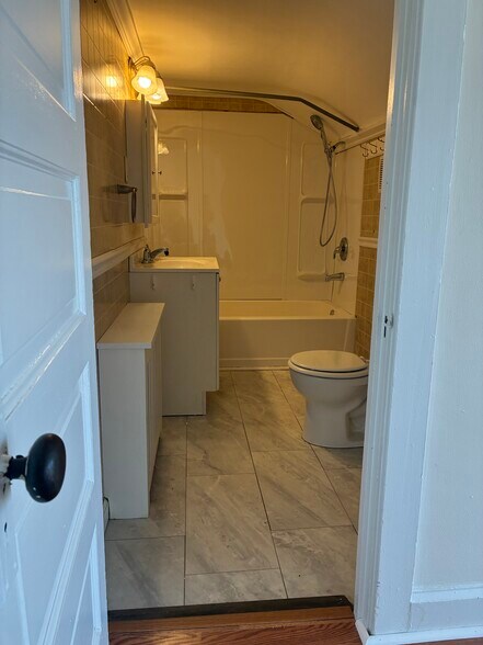 Bathroom - 2109 Walnut St