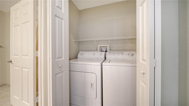 Building Photo - 1064 N Tamiami Trl