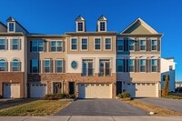 Building Photo - Great Townhouse For Lease in Ballenger Cre...