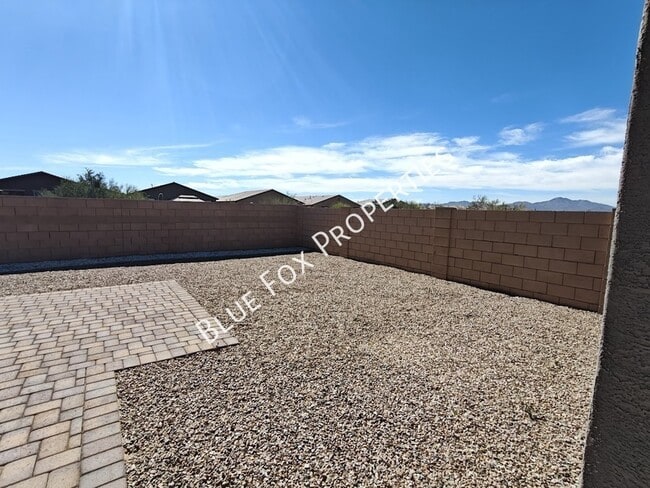 Building Photo - 5525 W Lazy Farm Dr