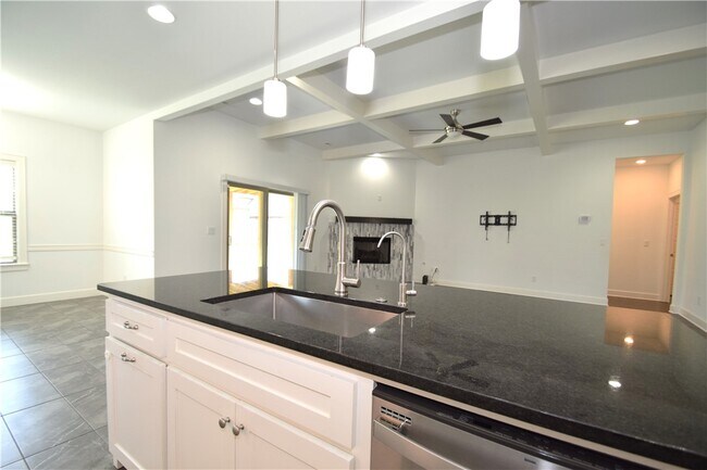 Building Photo - 4203 SW Bermuda Ave