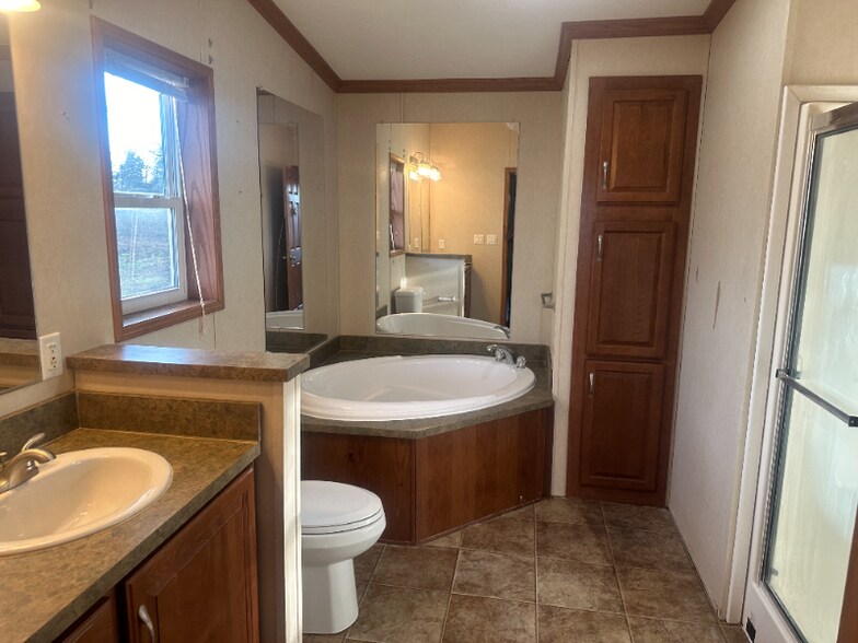 Building Photo - 3805 Rock Creek Terrace