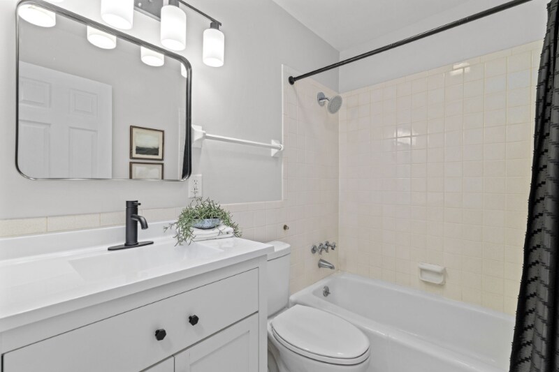 Building Photo - 105 Whitewater Dr