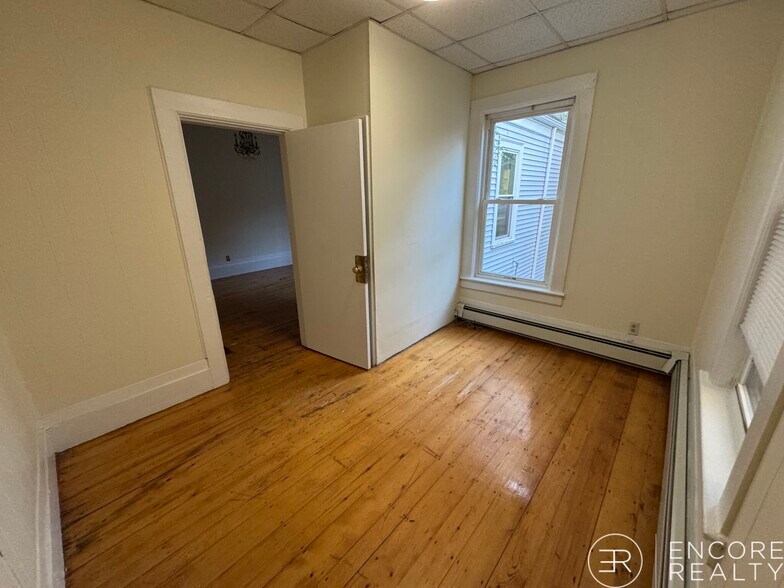 Building Photo - 48 Florence St