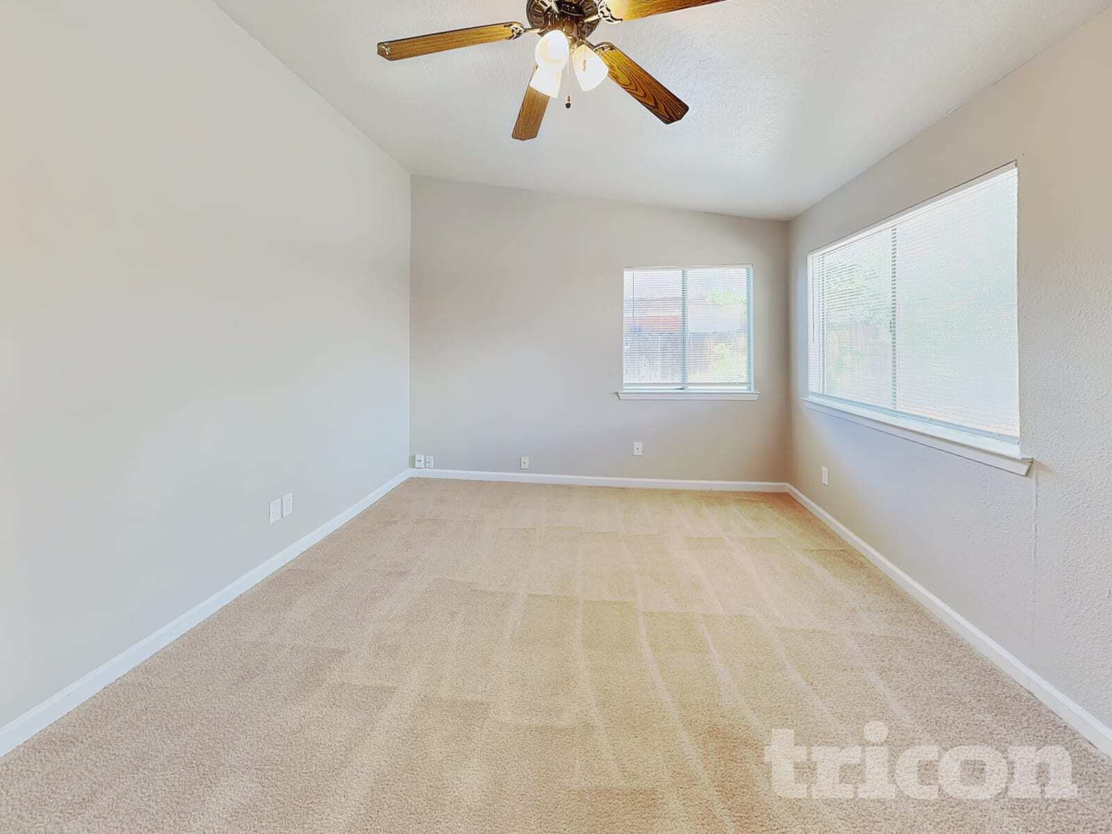 Building Photo - 2255 Howard Dr