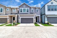 Building Photo - 2722 Brown Lk St