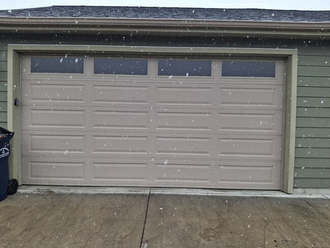 Building Photo - 3689 Pipestone St