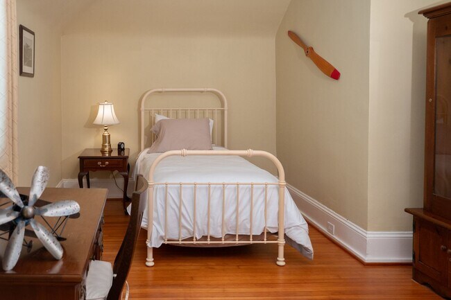 Building Photo - ***Furnished***Charming Historical Home for Lease in Downtown Winston-Salem