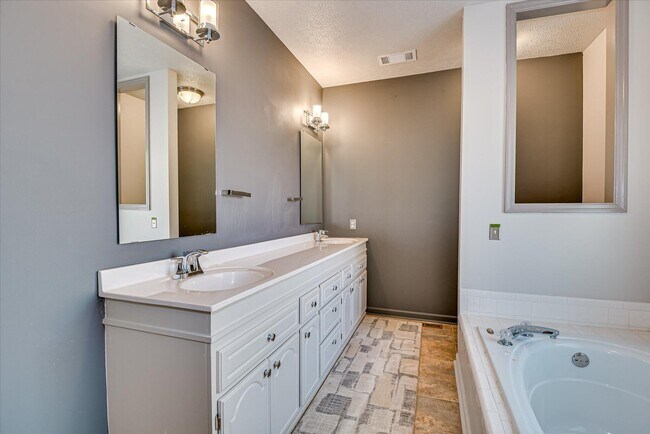 Building Photo - 133 Sweet Gum Ln