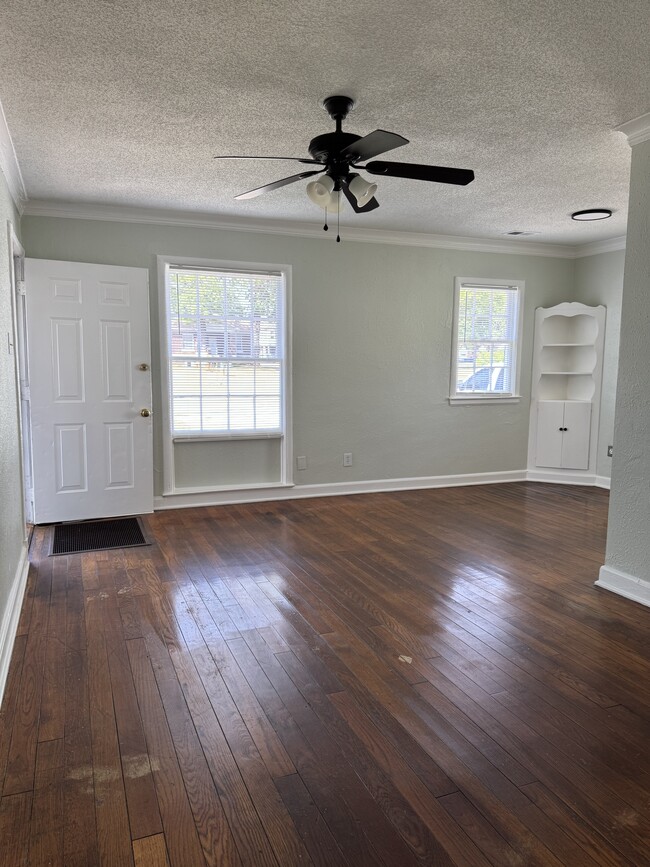 Building Photo - 1543 Jackson Ave