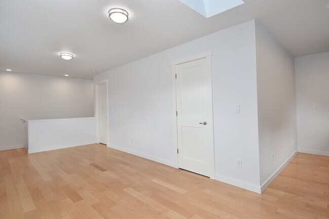 Building Photo - Beautiful Newer Construction (2019) 1 Bedroom/1 Bath ADU in Convenient Location (Central District)