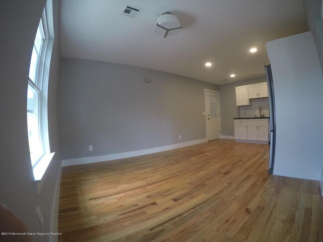Building Photo - 517 Asbury Ave