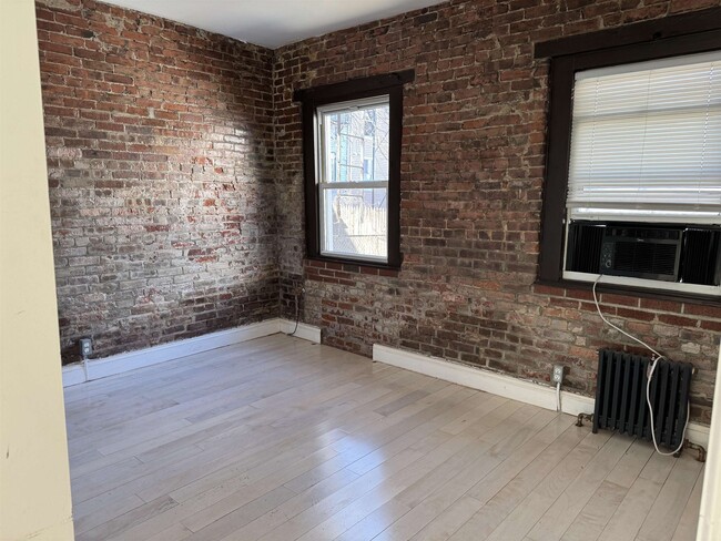 Building Photo - 275 Pine St