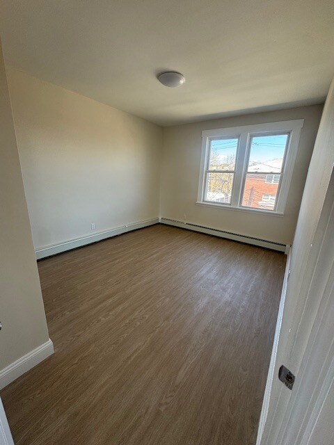 Building Photo - 92 Maple St