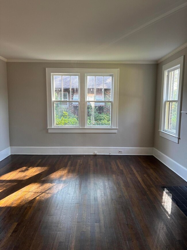 Building Photo - 41 W Charlotte Ave