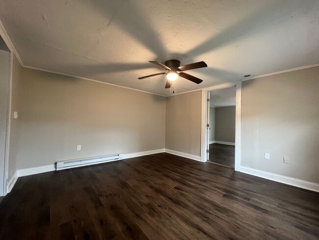 Building Photo - MOVE-IN READY!