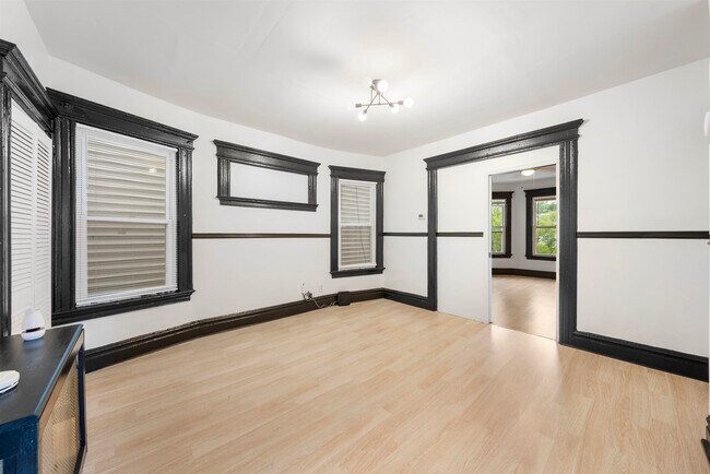 Building Photo - 209 N 11th St