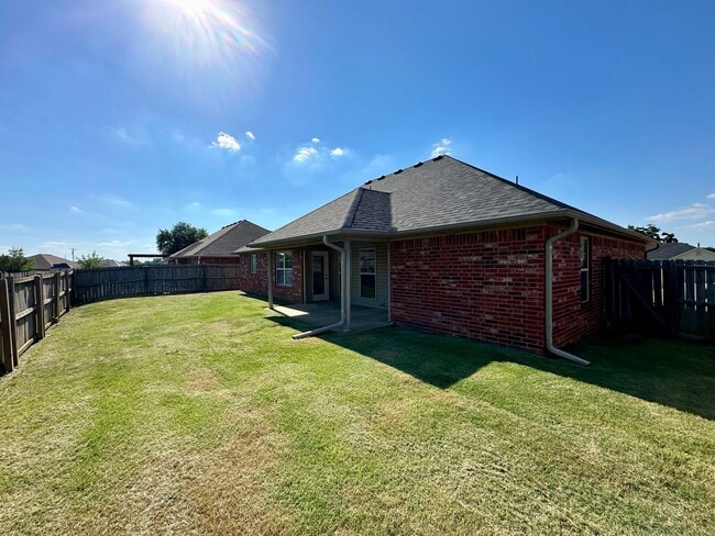 Building Photo - Beautiful 4 Bed / 2 Bath Home in Fort Smith