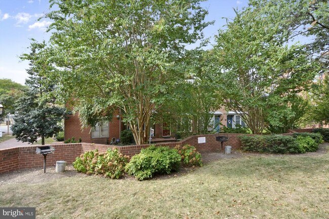 Building Photo - 610 N West St