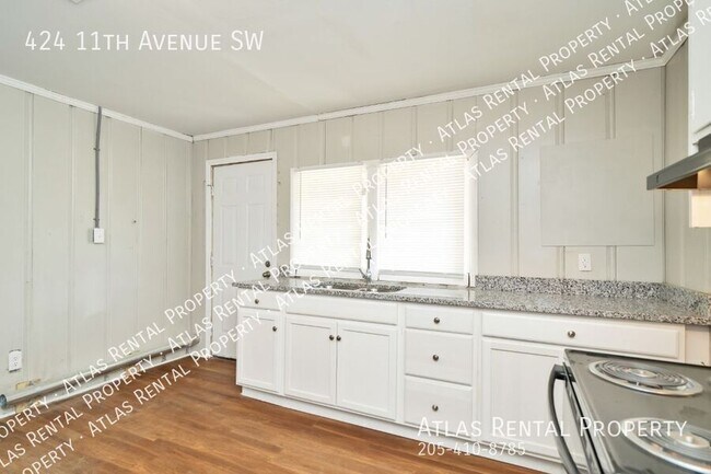 Building Photo - 424 11th Ave SW