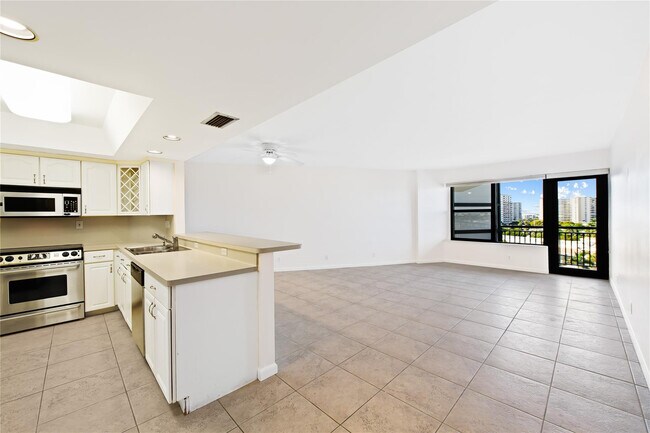 Building Photo - 3800 Galt Ocean Dr