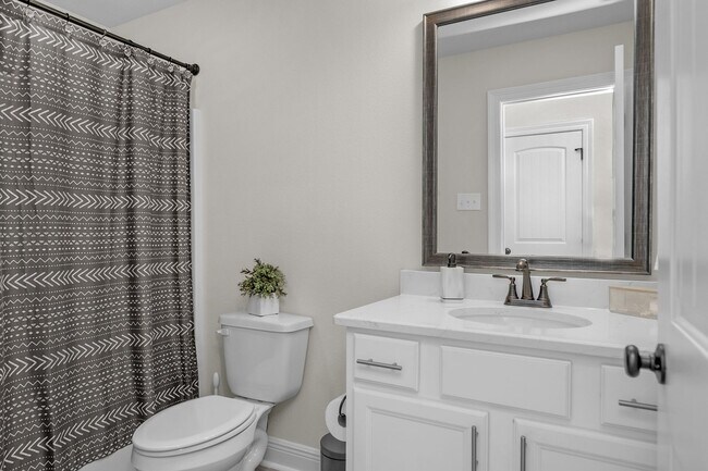 Building Photo - 5718 Oak Hvn Ln