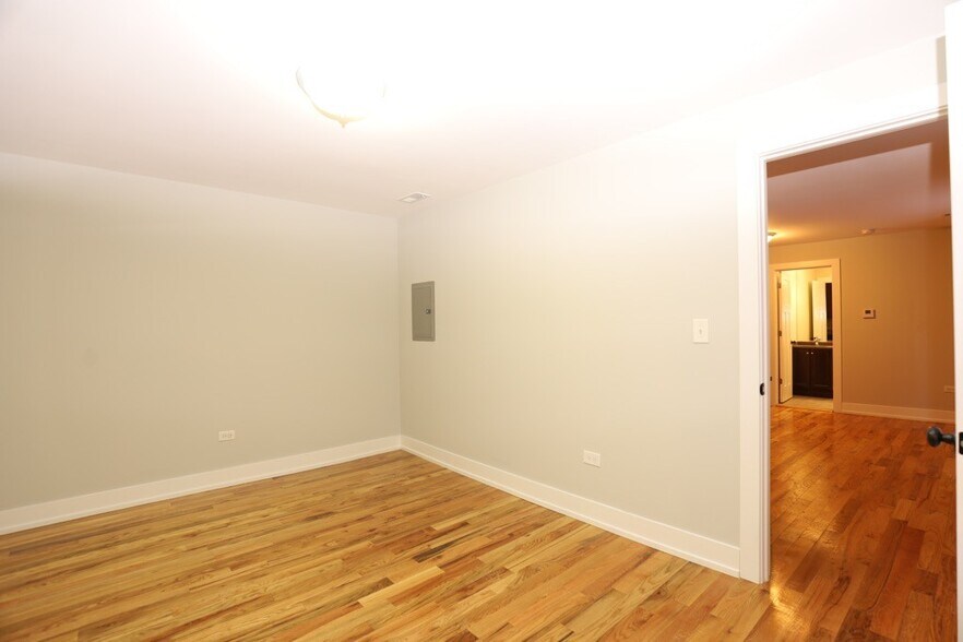 Building Photo - 553 W Arlington Pl