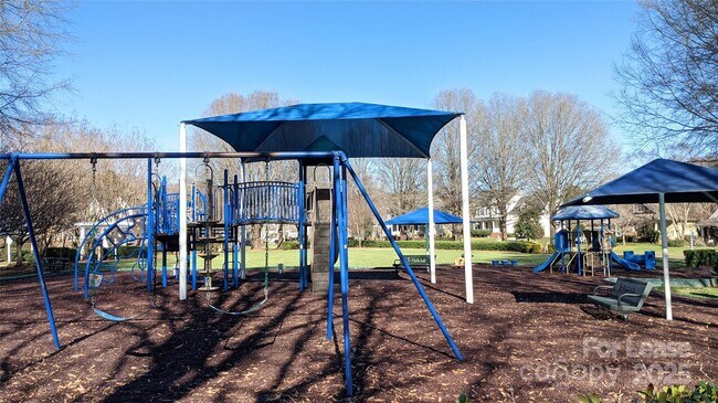 Building Photo - 16007 Kelly Park Cir