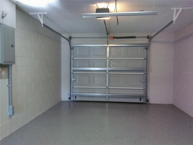 Building Photo - 1055 S Cooper Dr