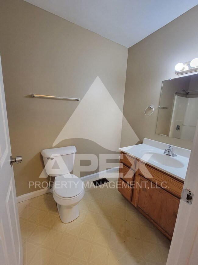 Building Photo - MOVE-IN SPECIAL, $1 RENT!! - 3 Bd | 2 Ba G...