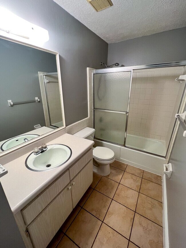 Building Photo - Pet Friendly 5BR/3BA Pool home in Northwoo...